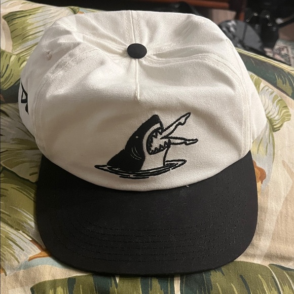 Duvin Shark Hat - Picture 1 of 1